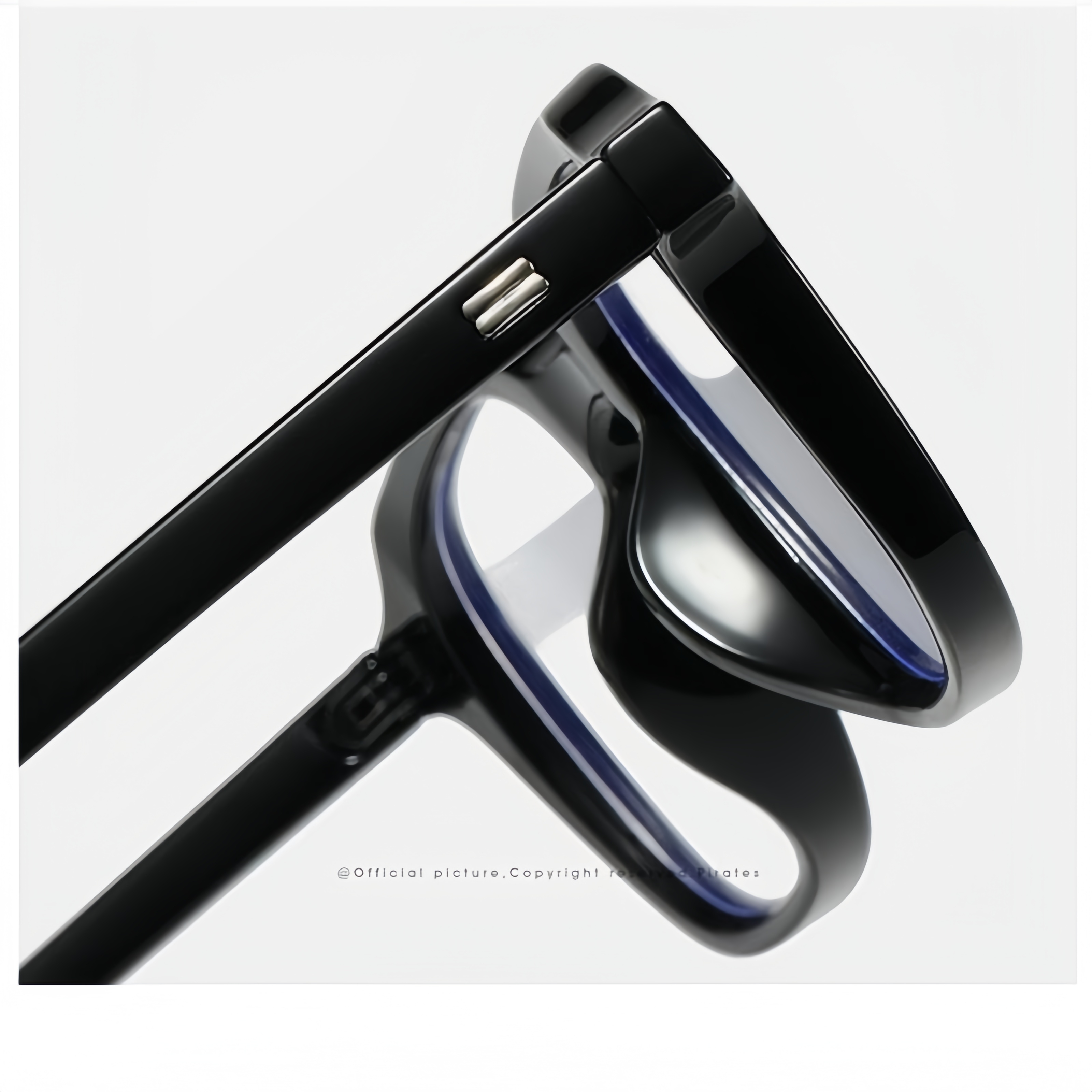 Occhiali decorati con rivetti  - Korean Men Lifestyle recensione e prezzo